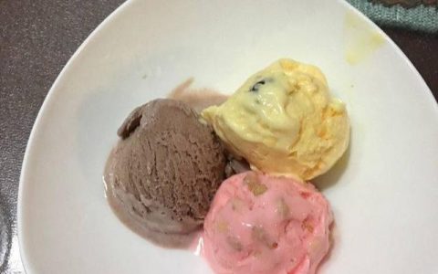 怎样自制冰淇淋超简单，硬冰淇淋粉如何做冰淇淋