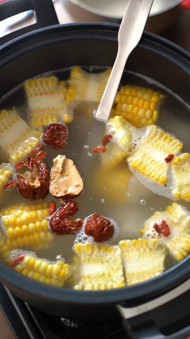 玉米白萝卜排骨汤的做法，排骨萝卜汤怎么炖最好喝-2