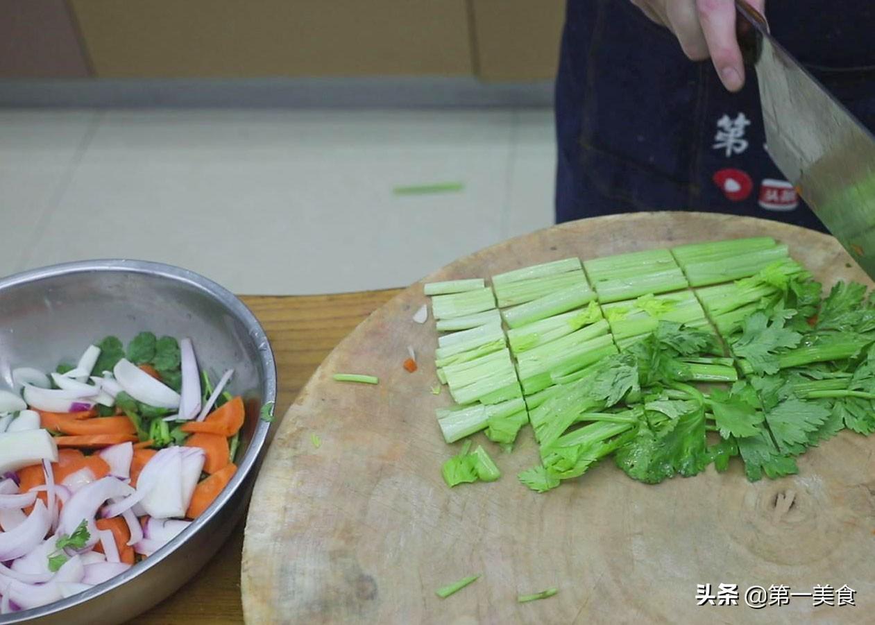 家常酱牛肉的做法（酱牛肉的制作方法及配料）-5