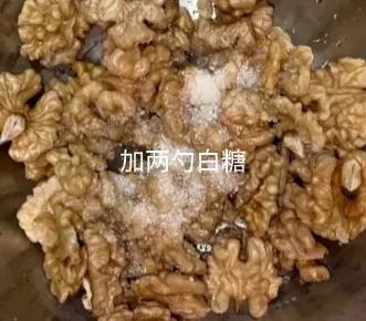 琥珀核桃仁要炸多久？（琥珀核桃仁怎么做）-2