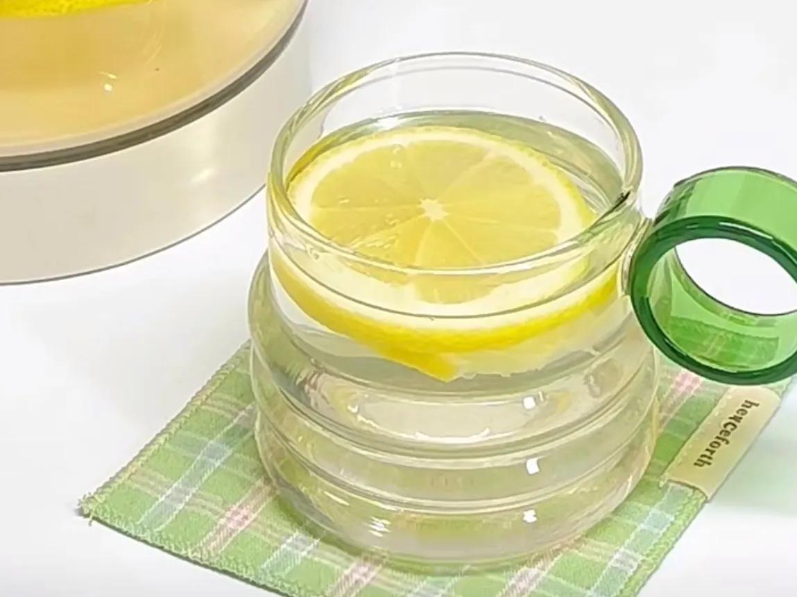柠檬水的制作方法简单又好喝（柠檬水怎么制作）-3