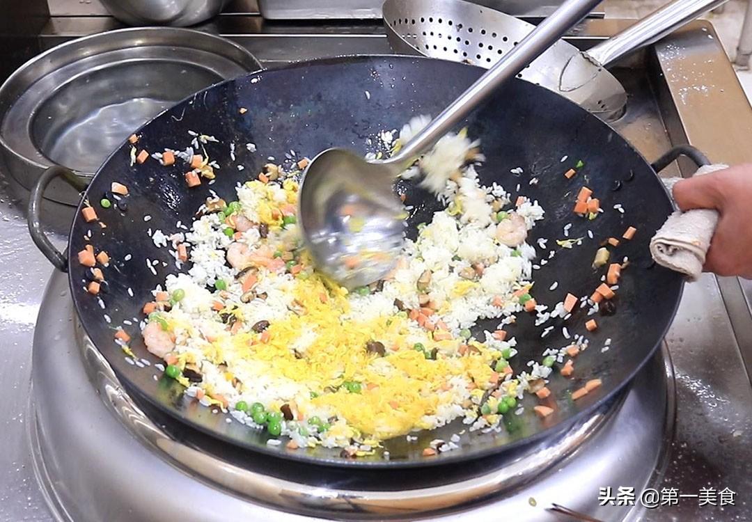 怎么做蛋炒饭简单又好吃_蛋炒饭如何炒好-14