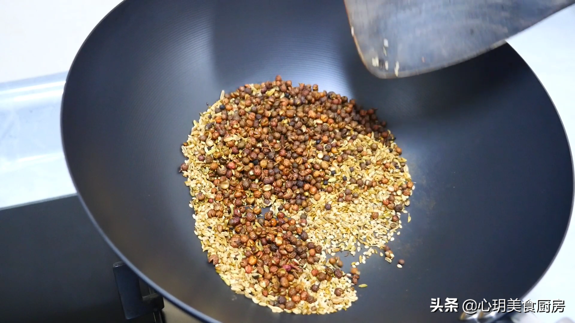 椒盐的制作方法及配方_椒盐粉的配方比例-6