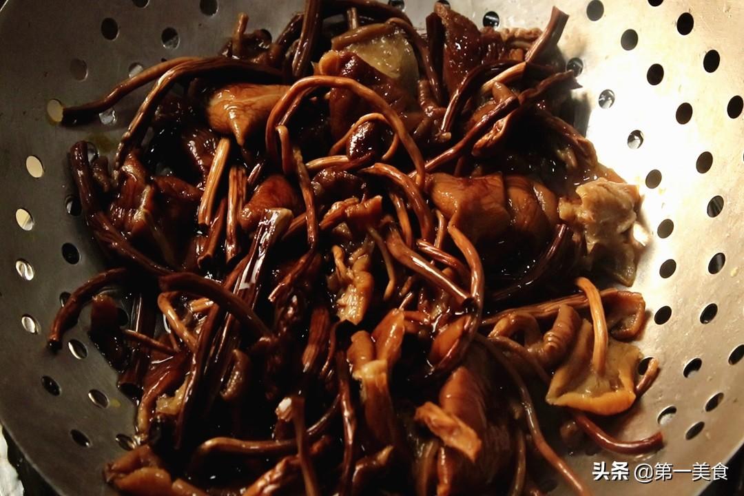干锅茶树菇的家常吃法（饭店干锅茶树菇的做法）-5
