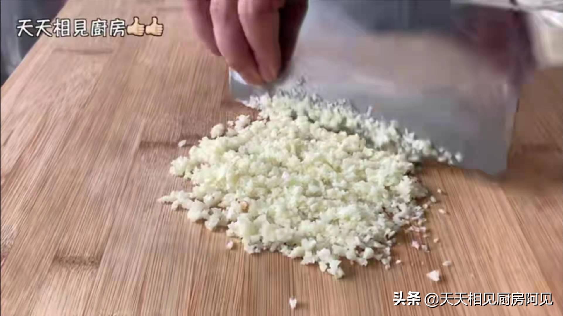 蒜香排骨的做法蒸窍门（广东正宗蒸蒜香排骨的做法）-13