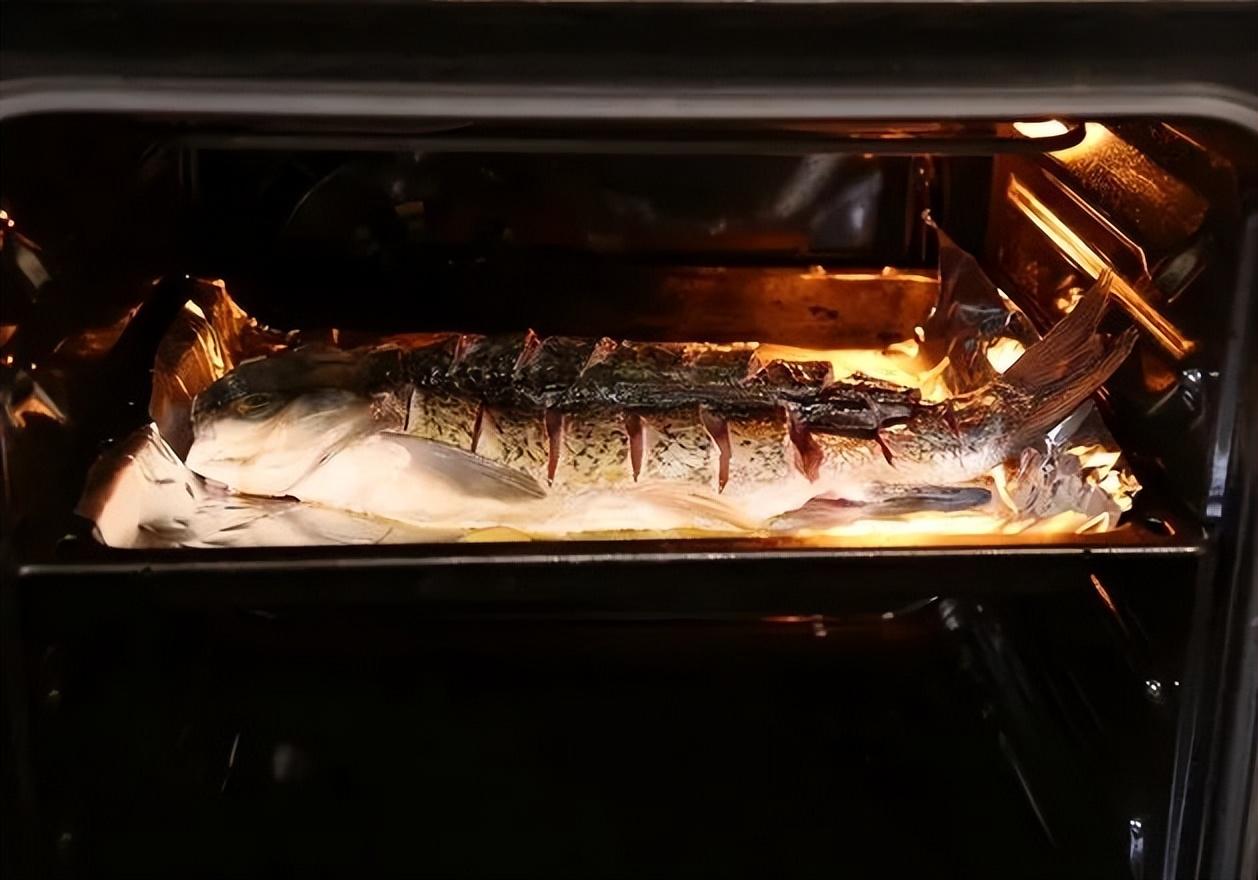 烤鱼的制作方法和配料（电烤箱烤鱼的家常做法）-7