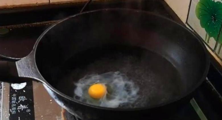 煮荷包蛋不散花的小技巧 水煮荷包蛋几分钟会熟？-2