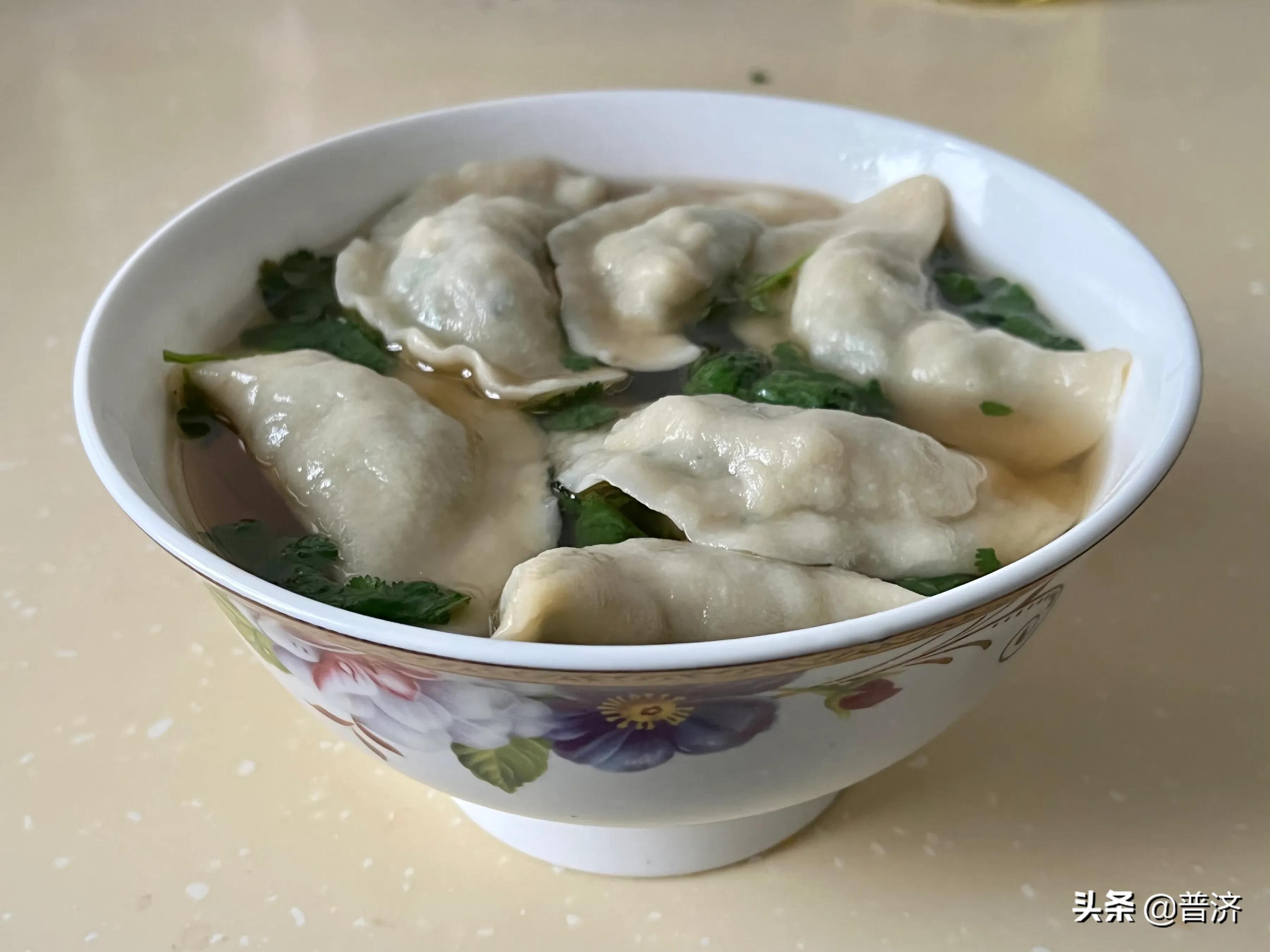 荠菜饺馅子怎么做（荠菜包素馅饺子配什么菜较好）-2