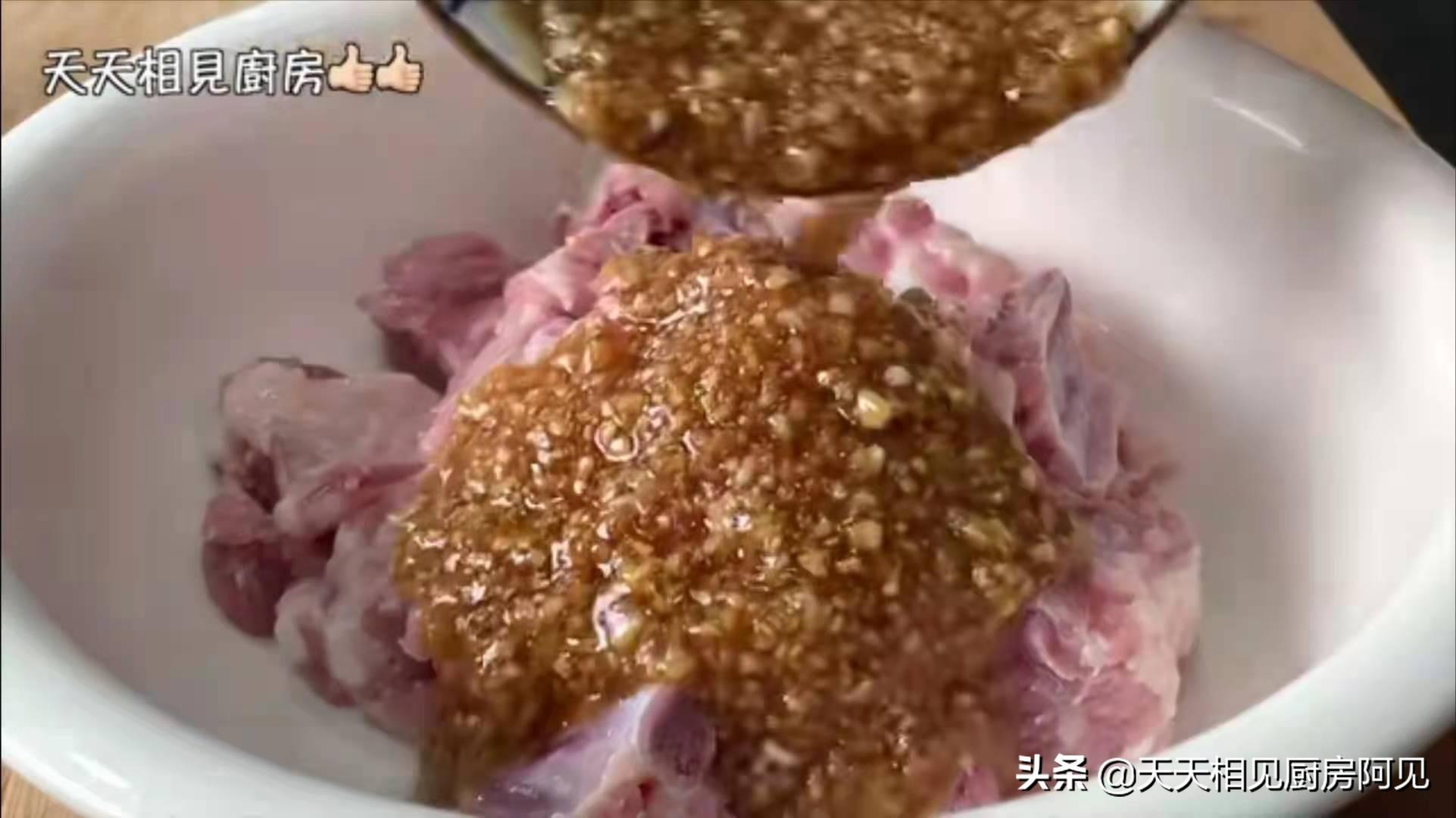 蒜香排骨的做法蒸窍门（广东正宗蒸蒜香排骨的做法）-17