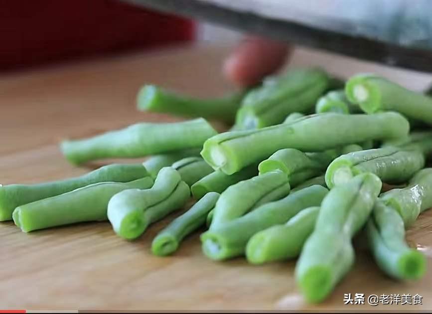 豆角焖面怎样做（豆角焖面怎么做简单又好吃）-2