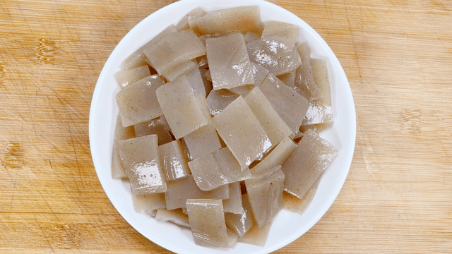 五花肉炒魔芋豆腐:营养好吃还健康