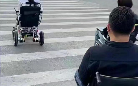 “出行神器”电动轮椅热销,为何年轻人盯上了电动轮椅